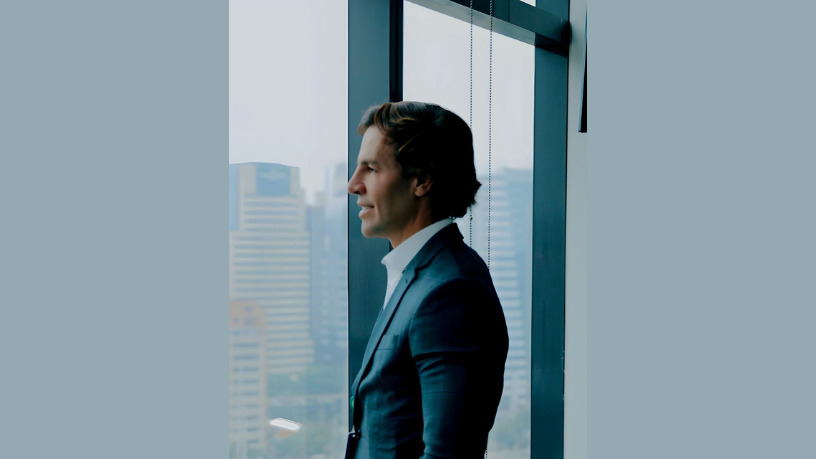 Em ciclos longos de gestão, Ian dos Anjos Cunha analisa como sustentar a visão estratégica sem comprometer a execução no dia a dia.