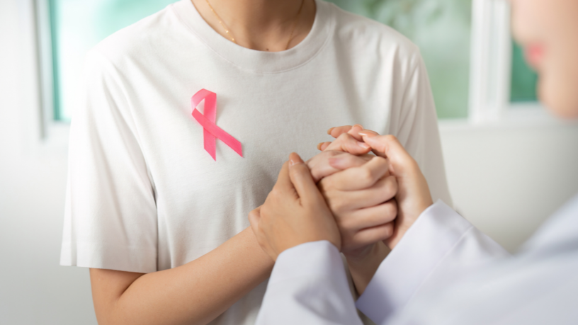 Vinicius Tadeu Sattin Rodrigues analisa como identificar fatores de risco fortalece estratégias estruturadas de prevenção do câncer de mama.