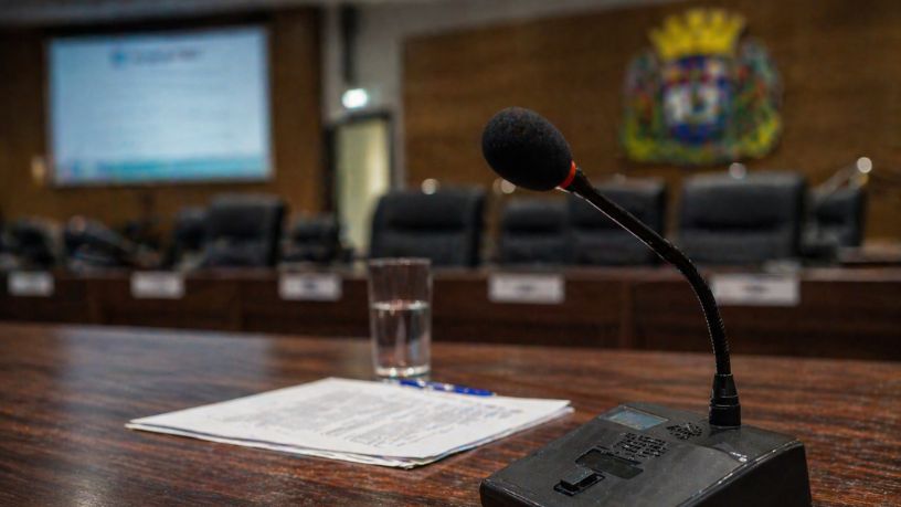 Violência política contra mulheres na Câmara de Guarulhos: quando o silêncio institucional se torna parte do problema